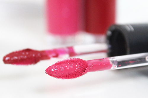 Son MAC Retro Matte Liquid Lipcolor thiết kế phần cọ tiện dụng