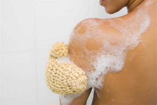 Sữa tắm on the body giúp bạn thư giãn khi tắm.